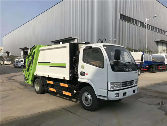 东风福瑞卡5方（带斗式）压缩垃圾车