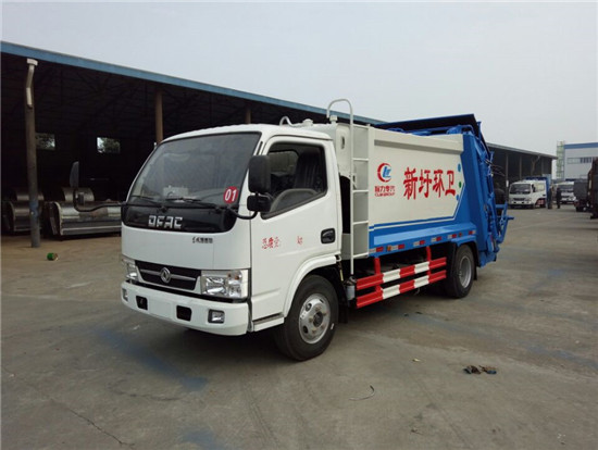 东风福瑞卡（5方带挂桶）压缩垃圾车