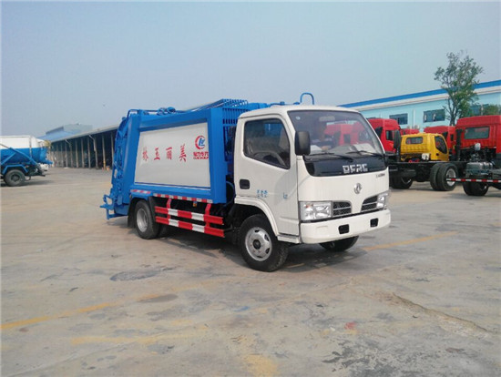 东风福瑞卡（5方带挂桶）压缩垃圾车