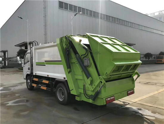 东风福瑞卡5方（带斗式）压缩垃圾车