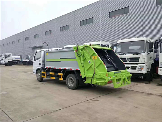 东风福瑞卡5方（带斗式）压缩垃圾车