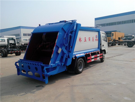 东风福瑞卡（5方带挂桶）压缩垃圾车