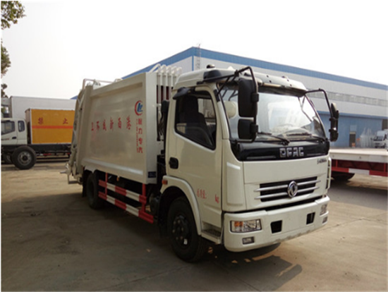 东风多利卡7-8方（带斗式）压缩垃圾车