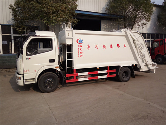 东风多利卡7-8方（带斗式）压缩垃圾车