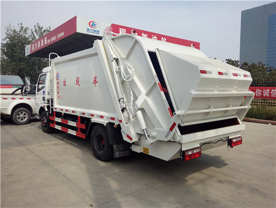 东风多利卡7-8方（带斗式）压缩垃圾车
