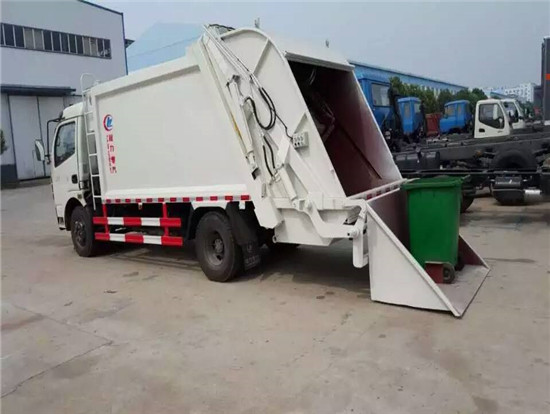 东风多利卡7-8方（带斗式）压缩垃圾车