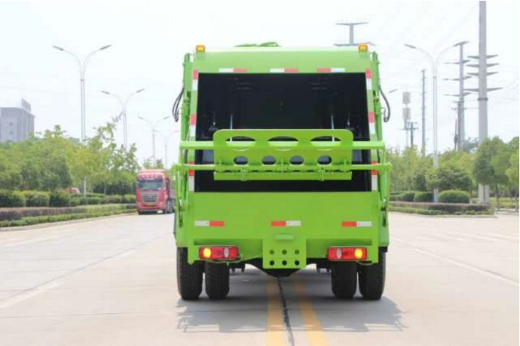 东风专底压缩垃圾车10方