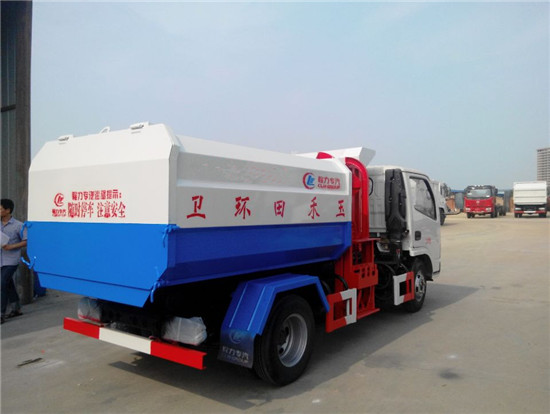 东风福瑞卡5方挂桶垃圾车