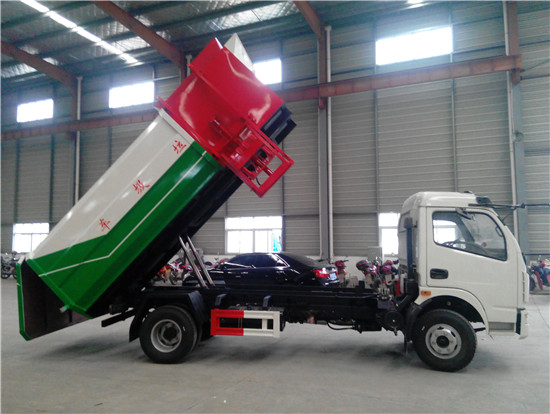东风多利卡7-8方挂桶垃圾车