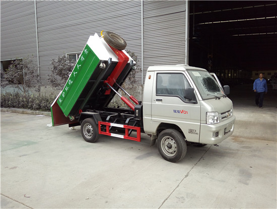 福田3方勾臂垃圾车