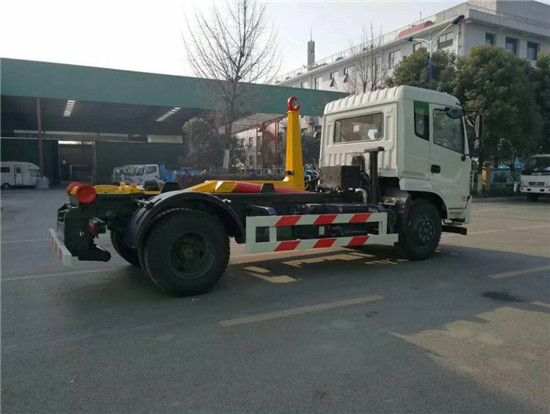 东风145（8-10方）勾臂垃圾车