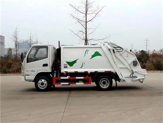 国内首款蓝牌凯马压缩车