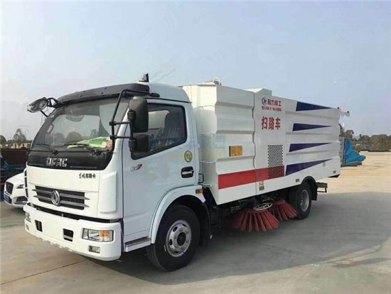 东风多利卡扫路车