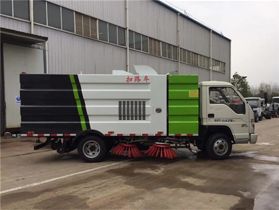 福田扫路车