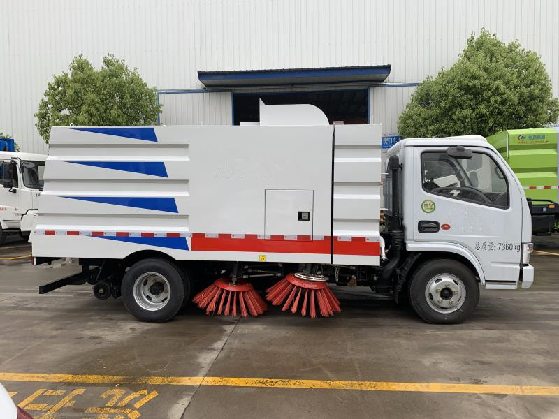 东风福瑞卡扫路车