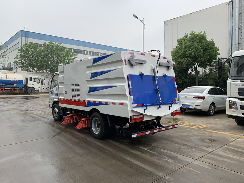 东风福瑞卡扫路车