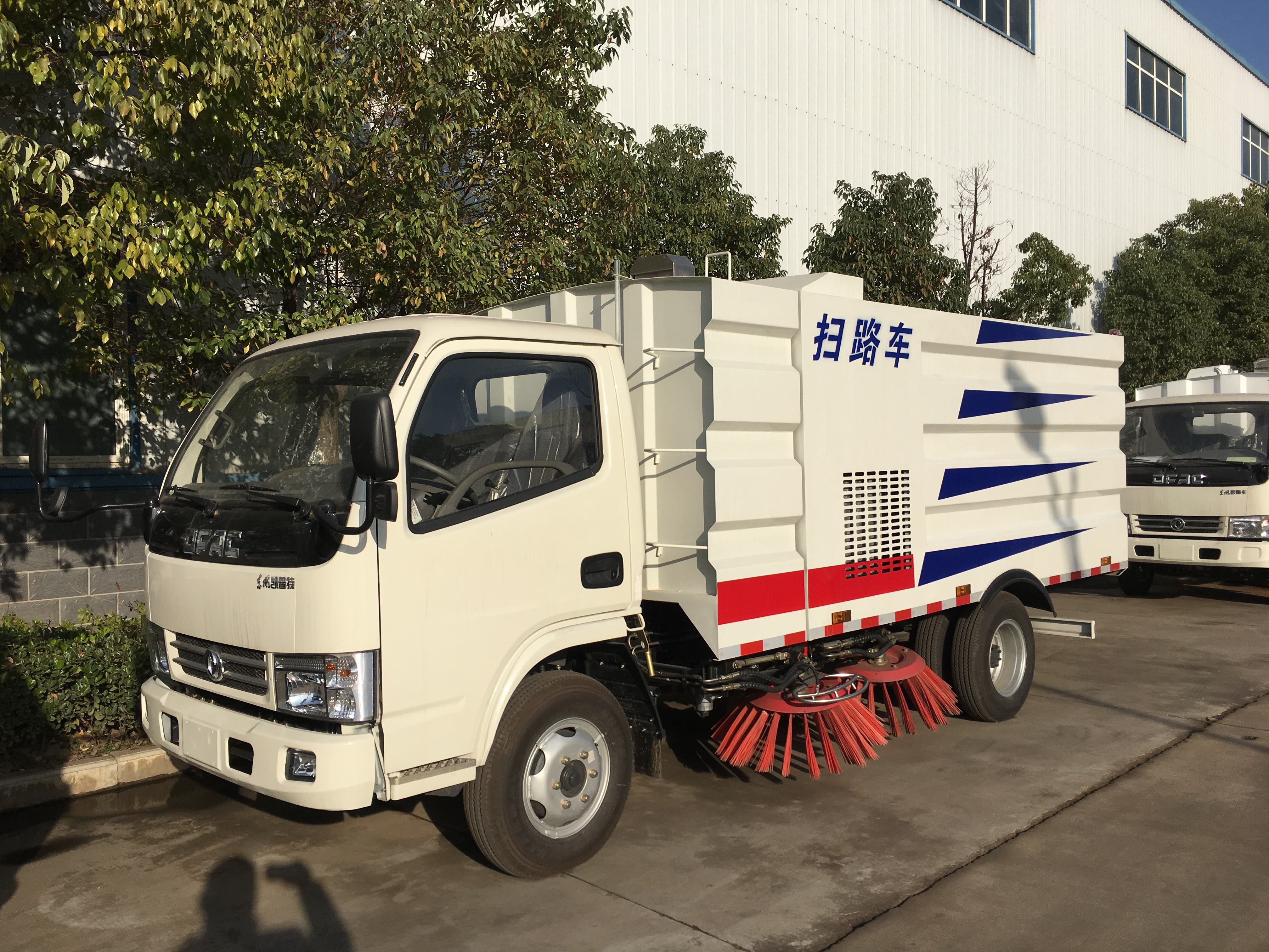 东风福瑞卡扫路车