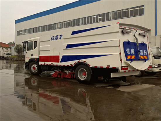 东风D9扫路车