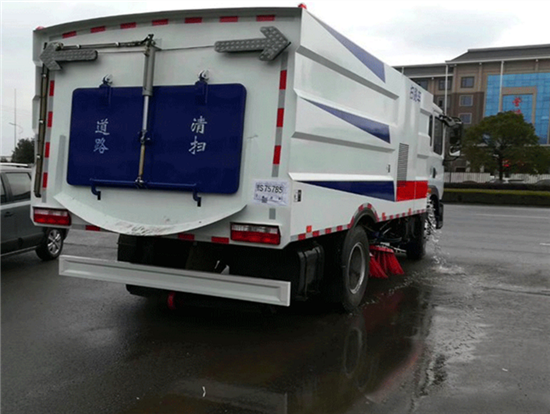 东风D9扫路车