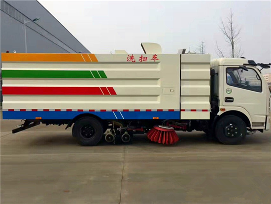 东风多利卡8方洗扫车