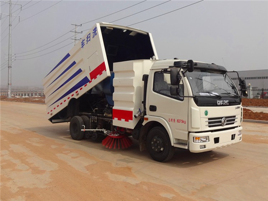 东风多利卡8方洗扫车