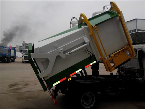 国内首款福田三方对接压缩垃圾车