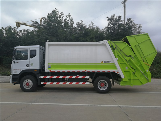 东风D9压缩摆臂垃圾车