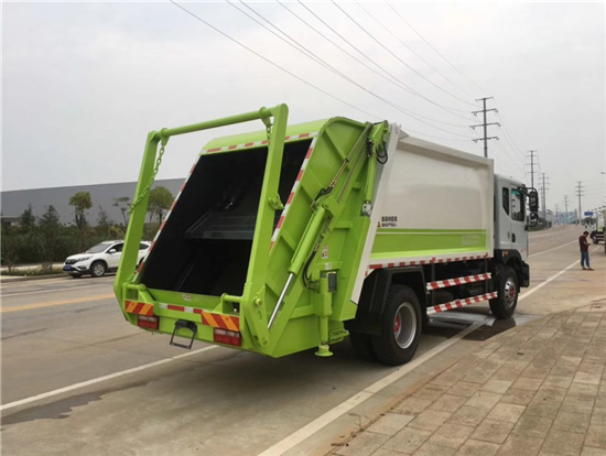 东风D9压缩摆臂垃圾车