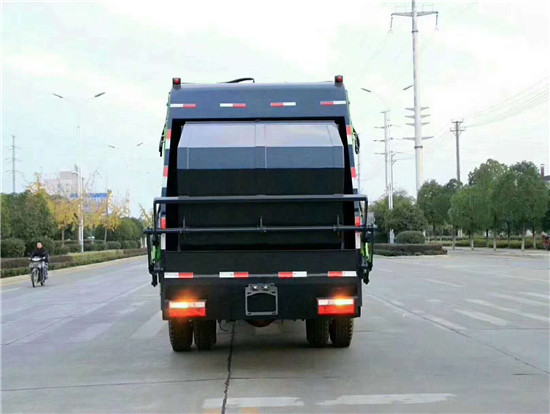 东风D9压缩带斗式垃圾车
