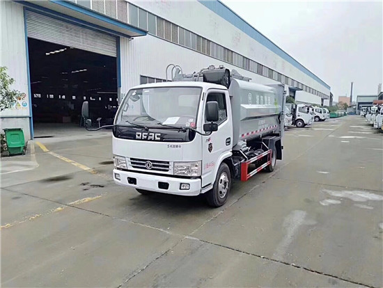 新款东风多利卡侧装压缩挂桶垃圾车