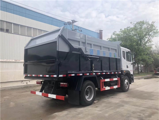 东风D9对接自卸翼展式垃圾车