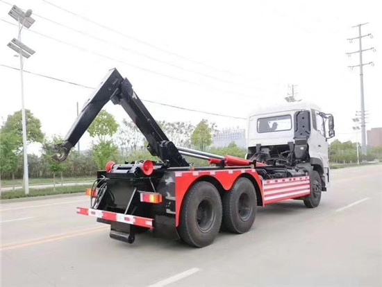 东风天龙勾臂压缩垃圾车