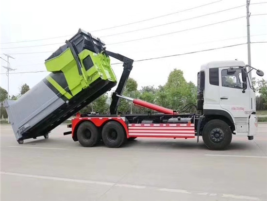 东风天龙勾臂压缩垃圾车
