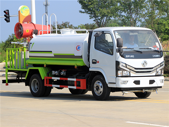 国六小多利卡喷洒车