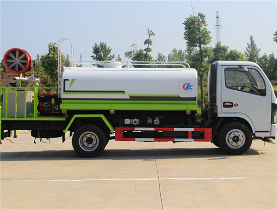 国六小多利卡喷洒车