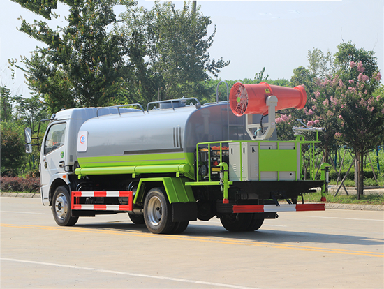 国六大多利卡喷洒车