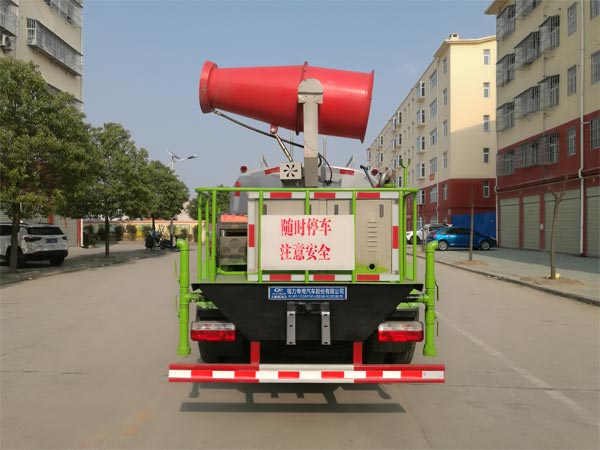 国六大多利卡喷洒车