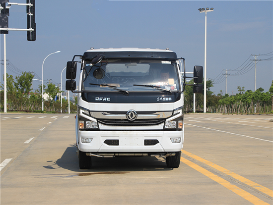 国六大多利卡喷洒车