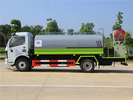 国六大多利卡喷洒车