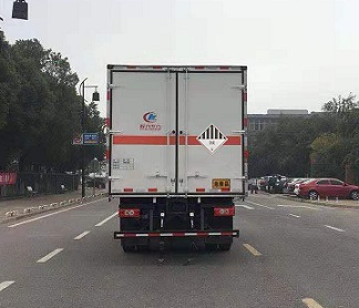 程力威牌CLW5120XZWB6型杂项危险物品厢式运输车