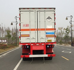程力威牌CLW9409XZW型杂项危险物品厢式运输半挂车