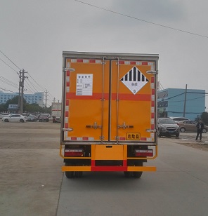 程力威牌CLW5040XZWE5型杂项危险物品厢式运输车