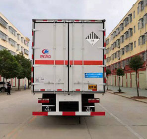 程力威牌CLW5180XZWE6型杂项危险物品厢式运输车