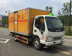 程力威牌CLW5072XZWH5型杂项危险物品厢式运输车