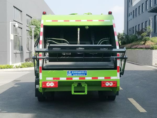 福田压缩式垃圾车