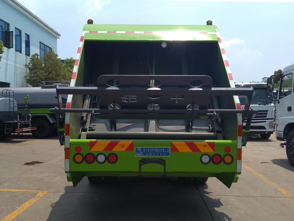 东风专底国六压缩式垃圾车