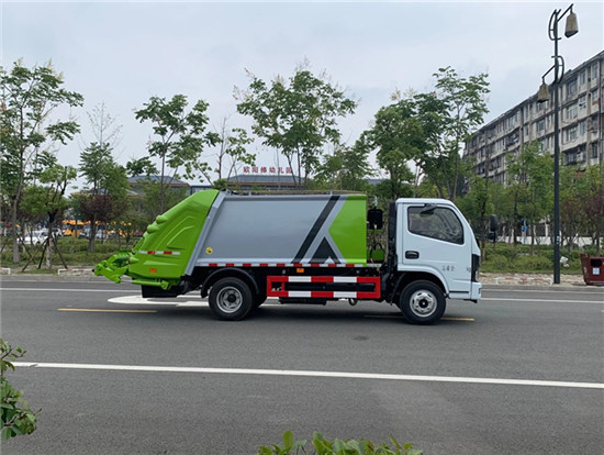 东风多利卡高端压缩式垃圾车
