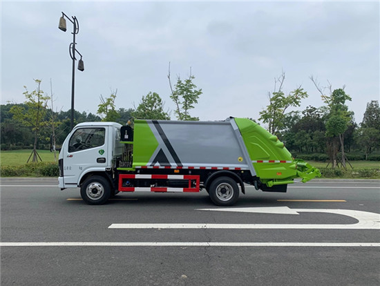东风多利卡高端压缩式垃圾车