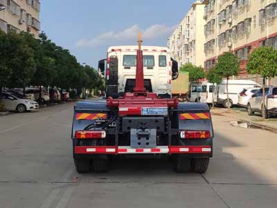 重汽豪沃车厢可卸式垃圾车