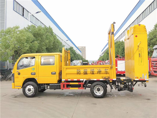 东风多利卡防撞缓冲车